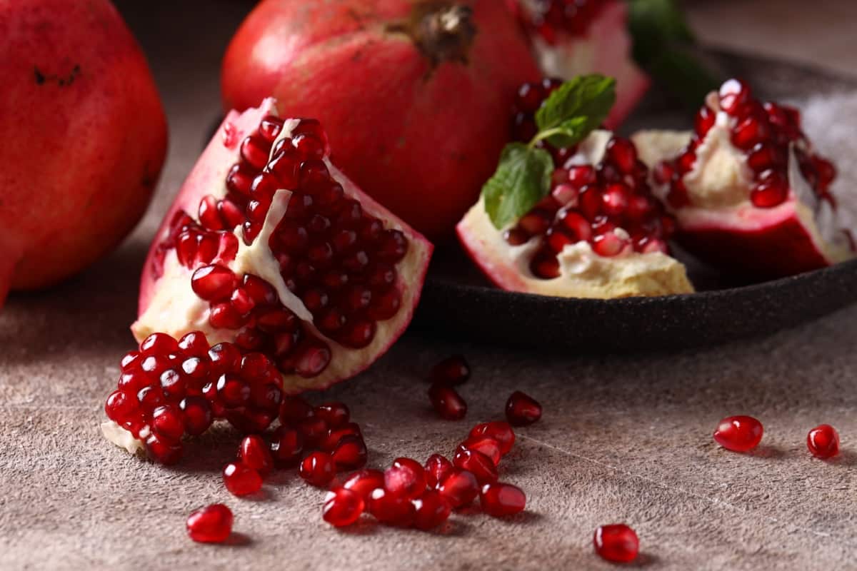 10 Signs That Tell You If A Pomegranate is Ripe