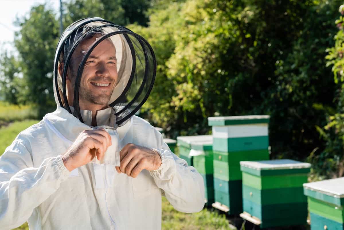 Beekeeping protective suit