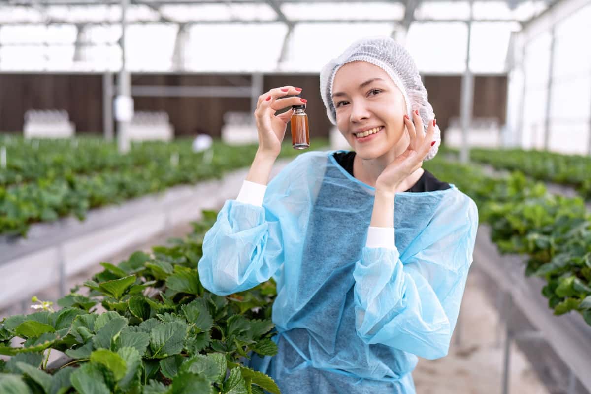 Nutritionist in greenhouse farming using fruit vegetable extract oil
